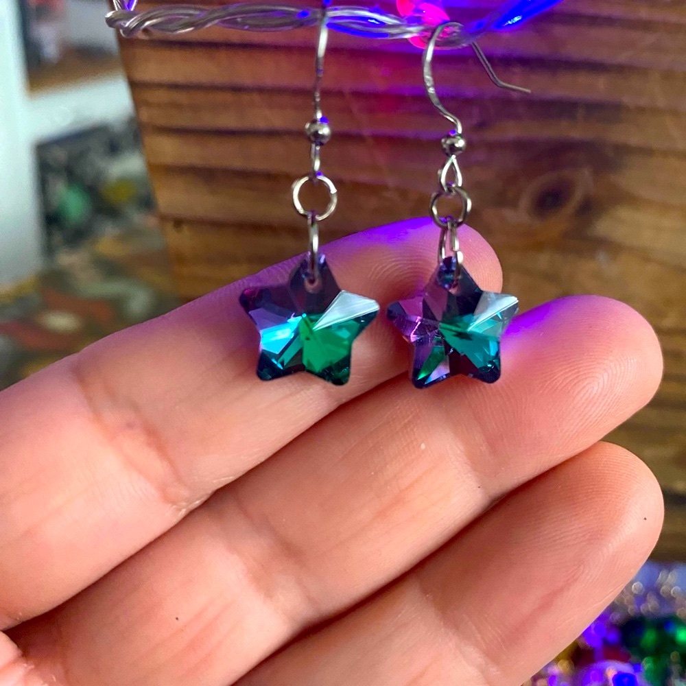 Star-Shaped BOREALIS Purple green shift Crystal Earrings